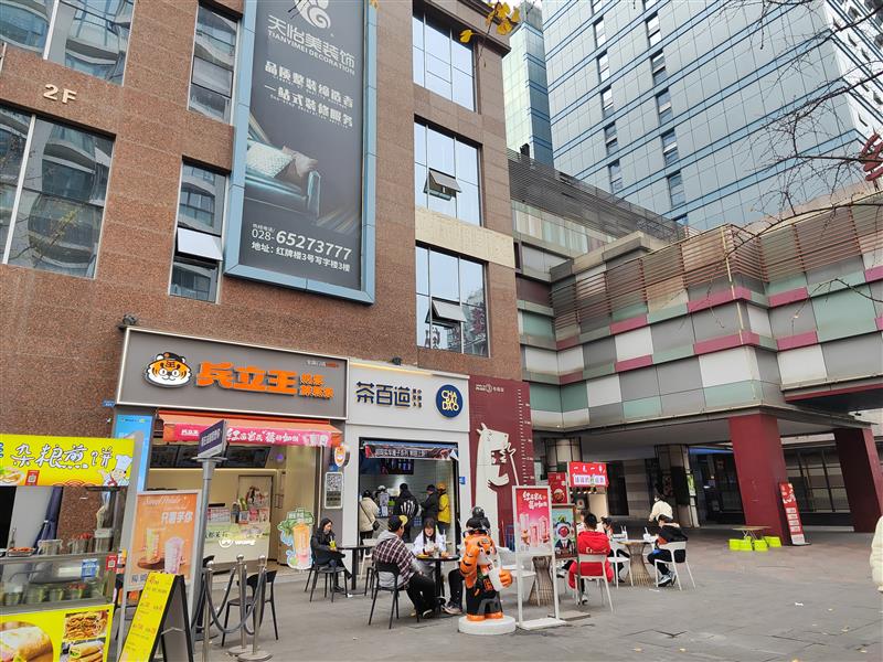 双地铁口，TOD旁《兵立王》奶茶店出售，年收7万带外摆！