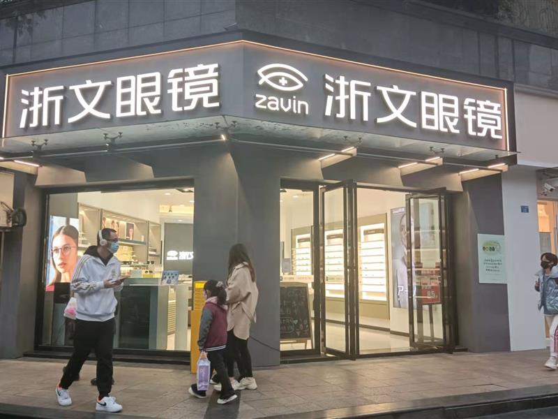 青羊区地铁口《转角铺，年租12万》十字路口双边街，地铁口5米